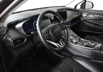 Подержанный автомобиль Hyundai Santa Fe 2022 года (9 фото)