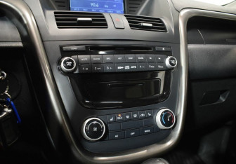 Подержанный автомобиль FAW Besturn X80 2018 года (12 фото)