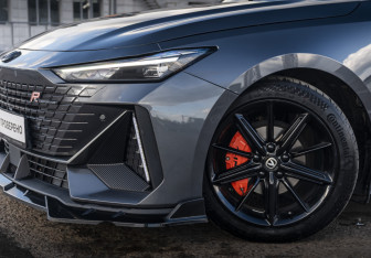 Подержанный автомобиль Changan UNI-V 2023 года (2 фото)