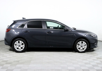 Подержанный автомобиль Kia Ceed Hatchback 2022 года (4 фото)