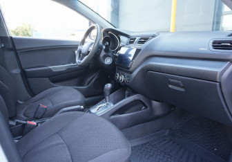 Подержанный автомобиль Kia Rio Sedan 2013 года (11 фото)