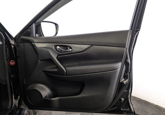 Подержанный автомобиль Nissan X-Trail 2017 года (25 фото)