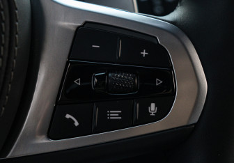Подержанный автомобиль BMW X5 2025 года (23 фото)