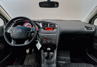 Подержанный автомобиль Citroen C4 Hatchback 2014 года (14 фото)