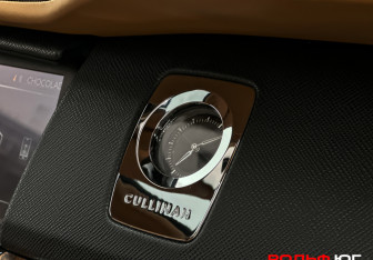 Подержанный автомобиль Rolls-Royce Cullinan 2019 года (27 фото)