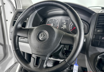 Подержанный автомобиль Volkswagen Caravelle 2010 года (11 фото)