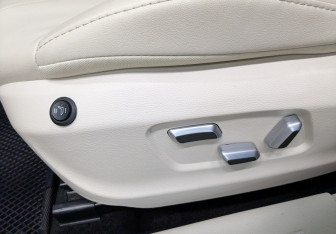 Подержанный автомобиль Hongqi H5 2022 года (11 фото)