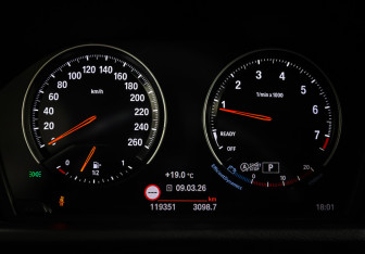 Подержанный автомобиль BMW X1 2018 года (16 фото)