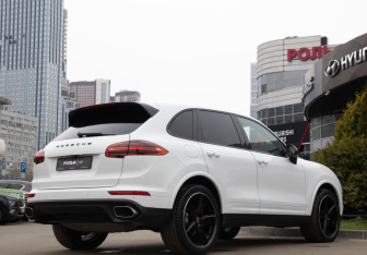Подержанный автомобиль Porsche Cayenne 2017 года (4 фото)