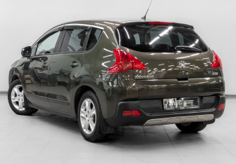 Подержанный автомобиль Peugeot 3008 2012 года (7 фото)