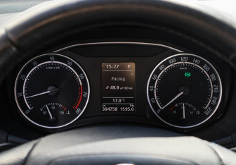 Подержанный автомобиль Skoda Octavia RS Liftback 2012 года (15 фото)