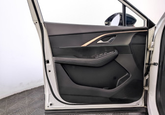 Подержанный автомобиль Omoda C5 2024 года (19 фото)