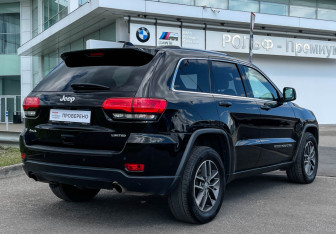 Подержанный автомобиль Jeep Grand Cherokee 2017 года (5 фото)