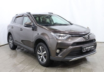 Подержанный автомобиль Toyota RAV4 2018 года (3 фото)
