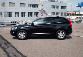Подержанный автомобиль Volvo XC60 2017 года (8 фото)