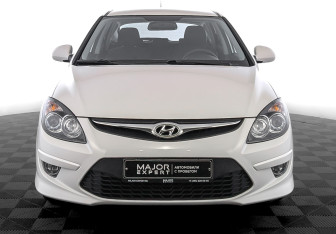 Подержанный автомобиль Hyundai i30 Hatchback 2011 года (2 фото)