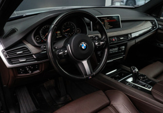 Подержанный автомобиль BMW X5 2015 года (13 фото)