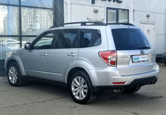 Подержанный автомобиль Subaru Forester Suv 2011 года (7 фото)