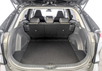 Подержанный автомобиль Toyota RAV4 2024 года (10 фото)