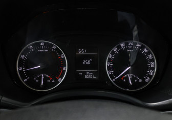 Подержанный автомобиль Skoda Octavia Liftback 2011 года (12 фото)