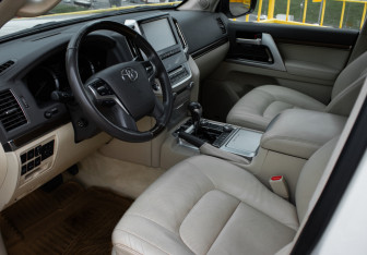 Подержанный автомобиль Toyota Land Cruiser Suv 2020 года (12 фото)
