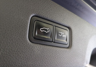 Подержанный автомобиль Kia Carnival 2021 года (10 фото)