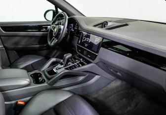 Подержанный автомобиль Porsche Cayenne 2020 года (9 фото)