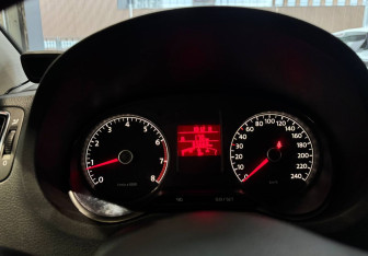 Подержанный автомобиль Volkswagen Polo Sedan 2010 года (13 фото)