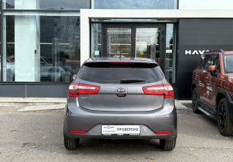 Подержанный автомобиль Kia Rio Hatchback 2013 года (6 фото)