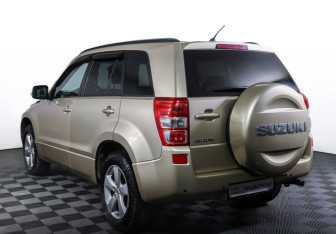 Подержанный автомобиль Suzuki Grand Vitara 2010 года (7 фото)