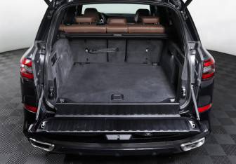 Подержанный автомобиль BMW X5 2020 года (10 фото)