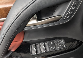 Подержанный автомобиль Lexus LX 2017 года (30 фото)