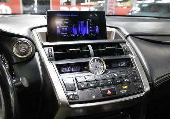Подержанный автомобиль Lexus NX 2017 года (17 фото)