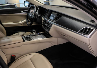 Подержанный автомобиль Genesis G80 2019 года (18 фото)