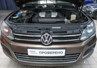 Подержанный автомобиль Volkswagen Touareg 2011 года (9 фото)