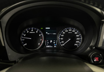 Подержанный автомобиль Mitsubishi Outlander 2013 года (11 фото)