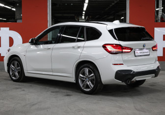 Подержанный автомобиль BMW X1 2021 года (7 фото)