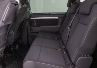 Подержанный автомобиль Peugeot Traveller 2018 года (9 фото)