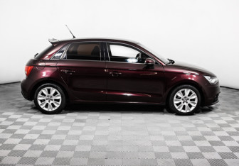 Подержанный автомобиль Audi A1 2012 года (4 фото)