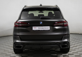 Подержанный автомобиль BMW X5 2022 года (6 фото)