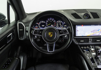 Подержанный автомобиль Porsche Cayenne 2020 года (10 фото)