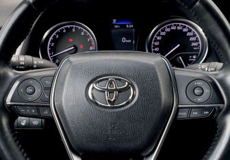 Подержанный автомобиль Toyota Camry Sedan 2021 года (15 фото)