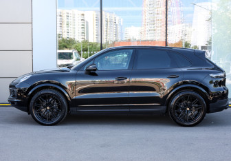 Подержанный автомобиль Porsche Cayenne 2020 года (8 фото)