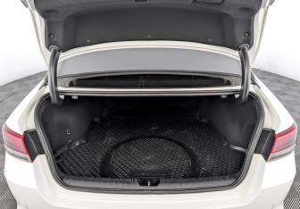 Подержанный автомобиль Kia Optima Sedan 2017 года (10 фото)