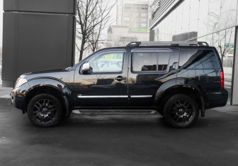 Подержанный автомобиль Nissan Pathfinder 2012 года (8 фото)