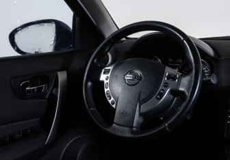 Подержанный автомобиль Nissan Qashqai+2 2010 года (14 фото)