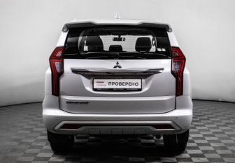 Подержанный автомобиль Mitsubishi Montero Sport 2021 года (6 фото)