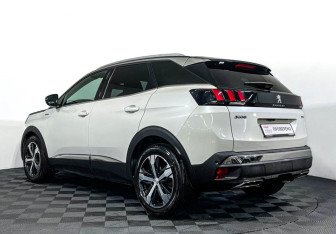 Подержанный автомобиль Peugeot 3008 2018 года (7 фото)