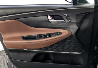 Подержанный автомобиль Hyundai Santa Fe 2021 года (19 фото)