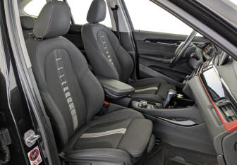 Подержанный автомобиль BMW X1 2017 года (23 фото)